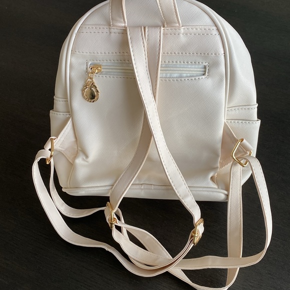 Elegant Cream Backpack - Picture 4 of 9